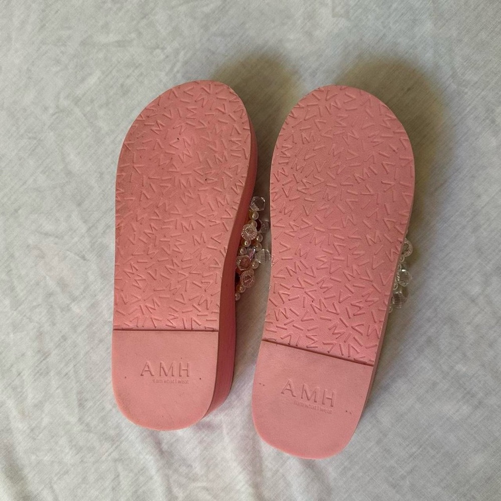 Hello Kitty Rhinestone Flip Flops - Picture 4 of 4